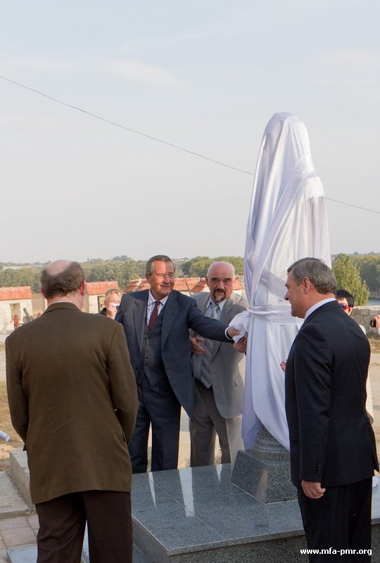 Bendery Fortress Hosts Unveiling of Bust to Field-Marshal-General Pyotr Khristianovich Wittgenstein and Presentation of Cognac “Duke Wittgenstein” Bendery Fortress Hosts Unveiling of Bust to Field-Marshal-General Pyotr Khristianovich Wittgenstein and Presentation of Cognac “Duke Wittgenstein”