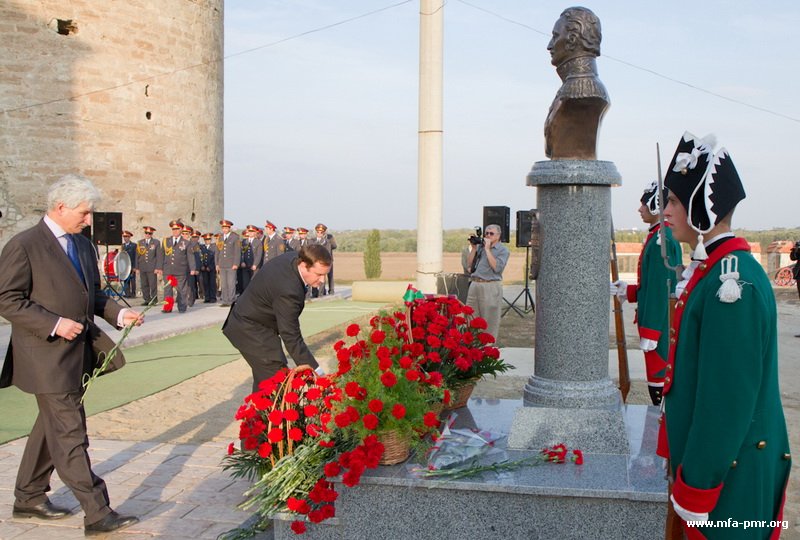 Bendery Fortress Hosts Unveiling of Bust to Field-Marshal-General Pyotr Khristianovich Wittgenstein and Presentation of Cognac “Duke Wittgenstein” Bendery Fortress Hosts Unveiling of Bust to Field-Marshal-General Pyotr Khristianovich Wittgenstein and Presentation of Cognac “Duke Wittgenstein”