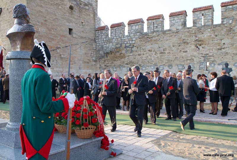 Bendery Fortress Hosts Unveiling of Bust to Field-Marshal-General Pyotr Khristianovich Wittgenstein and Presentation of Cognac “Duke Wittgenstein” Bendery Fortress Hosts Unveiling of Bust to Field-Marshal-General Pyotr Khristianovich Wittgenstein and Presentation of Cognac “Duke Wittgenstein”