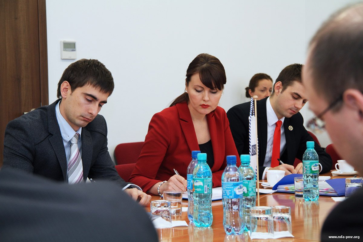 Nina Shtanski and Evgeny Karpov Agreed on the Joint Inspection of Latin-script Moldovan Schools Nina Shtanski and Evgeny Karpov Agreed on the Joint Inspection of Latin-script Moldovan Schools
