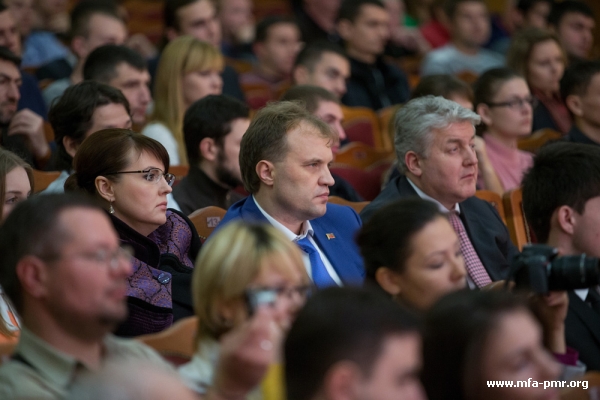 Президент Евгений Шевчук принял участие во встрече приднестровской общественности с известным российским экономистом, писателем-публицистом Николаем Стариковым Президент Евгений Шевчук принял участие во встрече приднестровской общественности с известным российским экономистом, писателем-публицистом Николаем Стариковым
