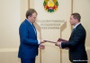 Роман Худяков передал Евгению Шевчуку приветственные адреса Председателя Государственной Думы РФ Сергея Нарышкина и Руководителя фракции ЛДПР в ГД РФ Владимира Жириновского